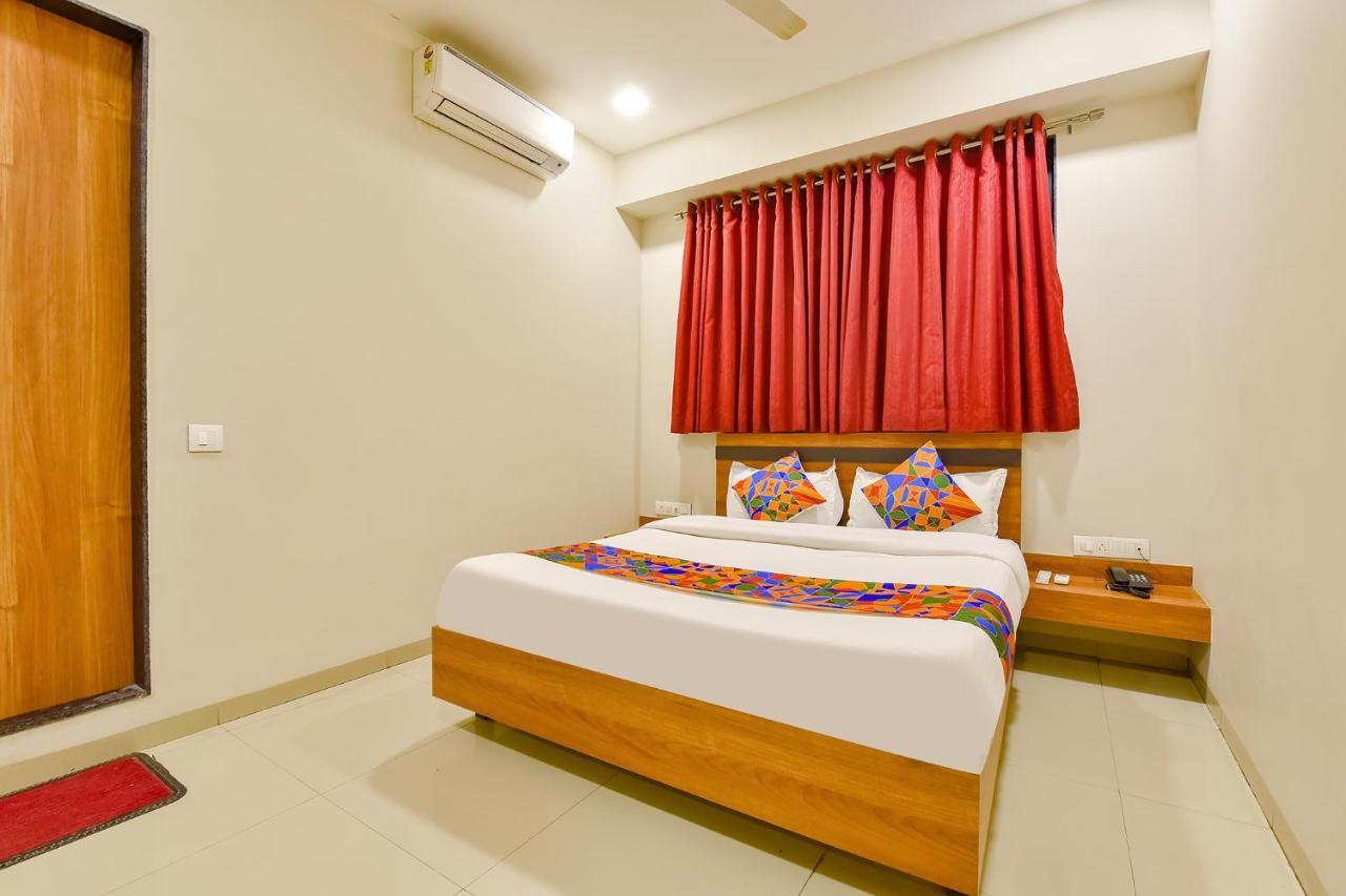 Fabhotel Happinex Surat Ngoại thất bức ảnh